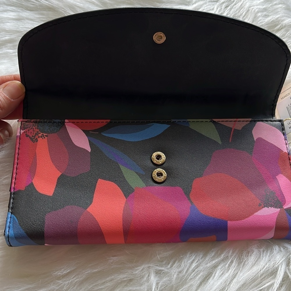 🆕 Trina Turk Wallet Floral Design Black Pink - Picture 2 of 6